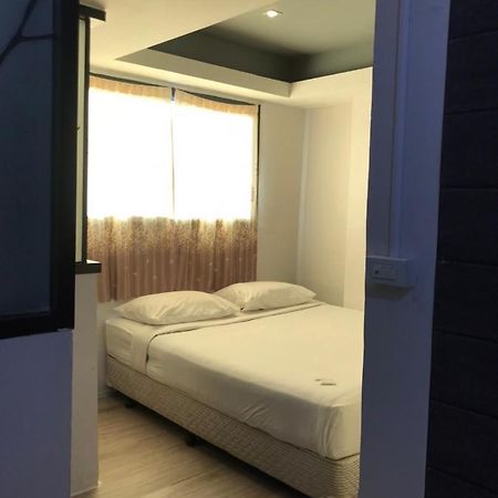 Rod Fai Fah Apartment Бангкок Экстерьер фото
