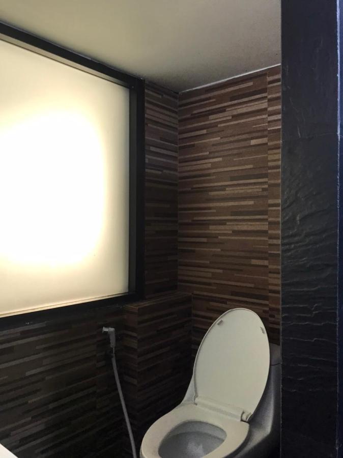 Rod Fai Fah Apartment Бангкок Экстерьер фото