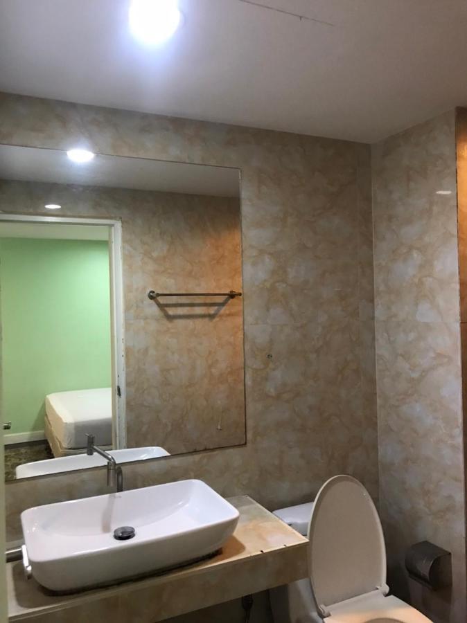 Rod Fai Fah Apartment Бангкок Экстерьер фото