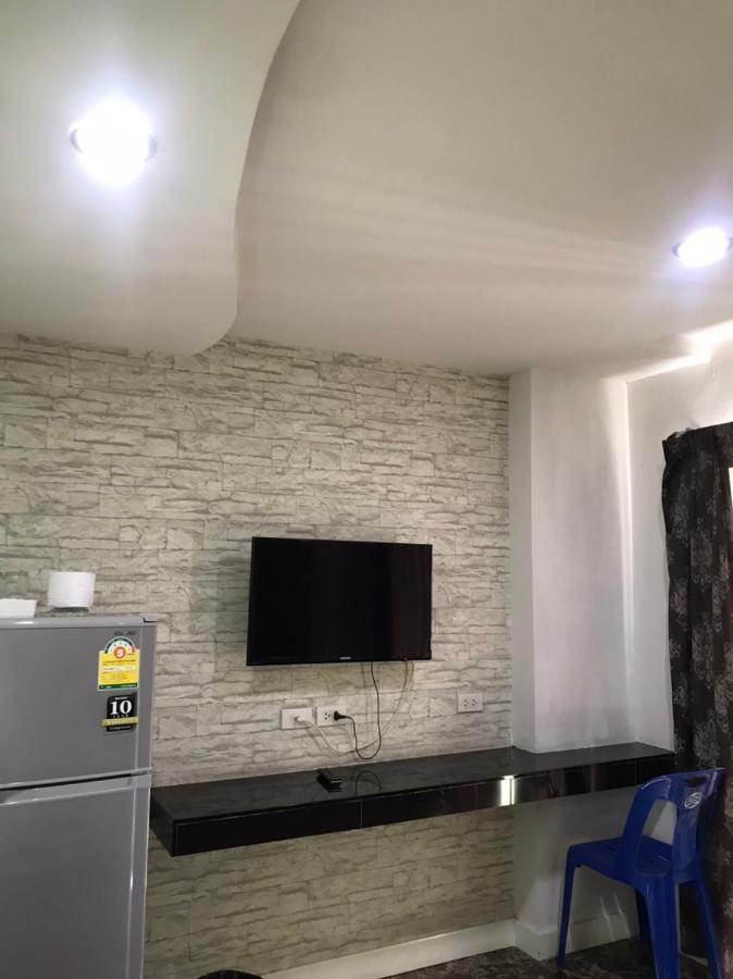 Rod Fai Fah Apartment Бангкок Экстерьер фото