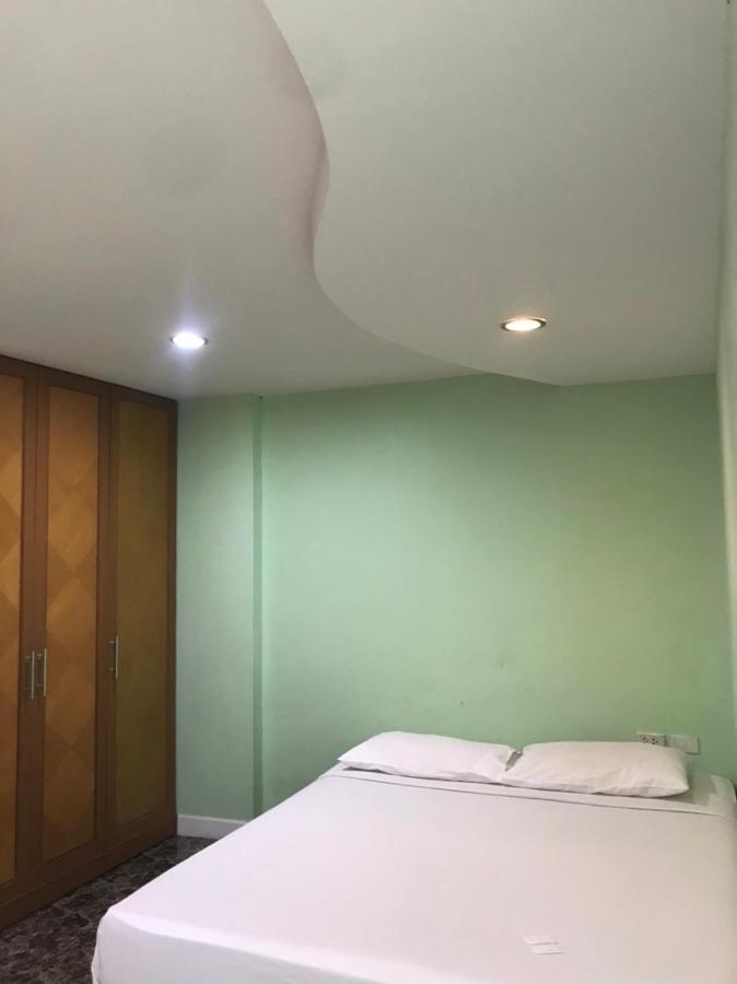 Rod Fai Fah Apartment Бангкок Экстерьер фото