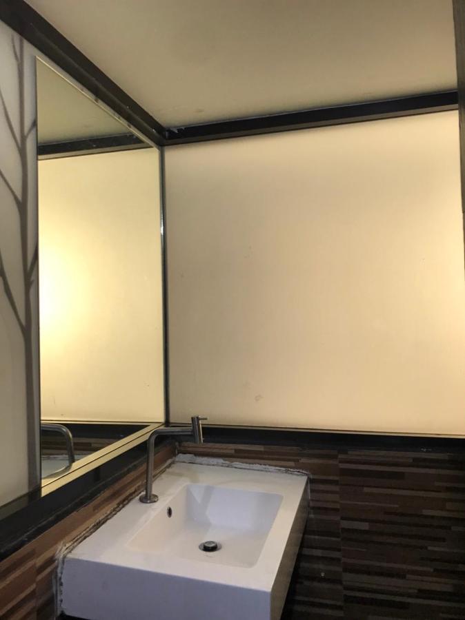 Rod Fai Fah Apartment Бангкок Экстерьер фото