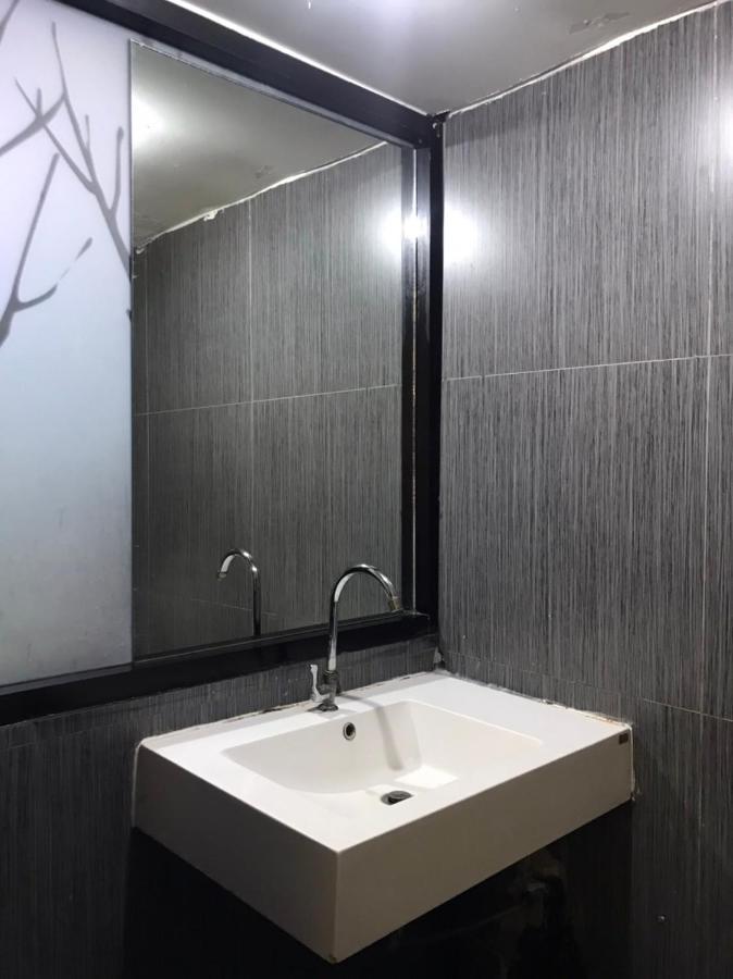 Rod Fai Fah Apartment Бангкок Экстерьер фото