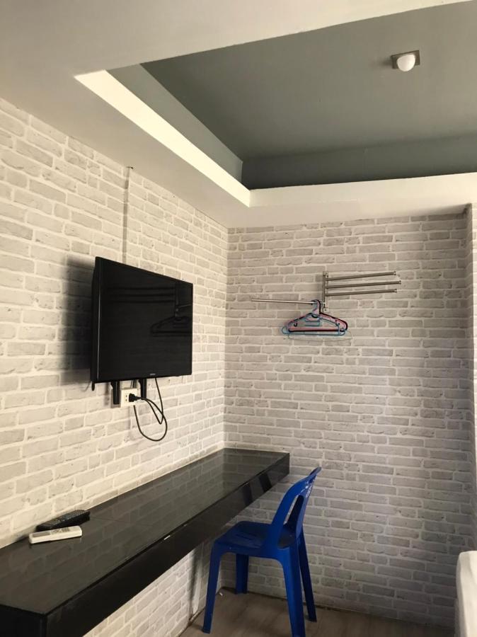 Rod Fai Fah Apartment Бангкок Экстерьер фото